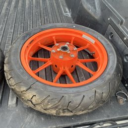 Rear wheel and tire Rear wheel and tire
