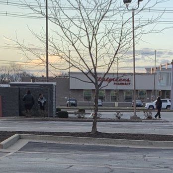 KFC - Workers at KFC during shift change. - Fast Food Near Me - Evansville, Indiana KFC - Workers at KFC during shift change. - Fast Food Near Me - Evansville, Indiana