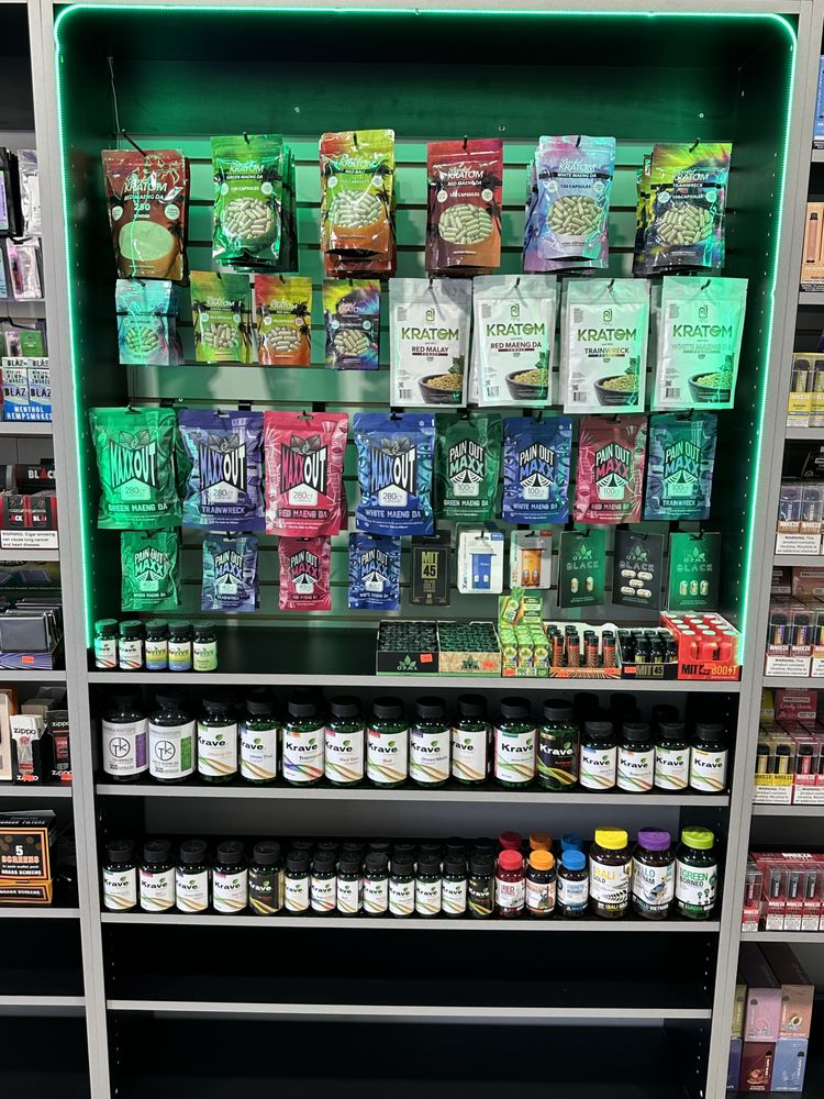 SMOKERZ DEPOT WARREN Updated August 2024 8375 Twelve Mile Rd