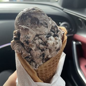 The Weldon Fountain - Cookie smash in a waffle cone - Ice Cream & Frozen Yogurt Near Me - Glenside, Pennsylvania