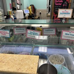 DeNucci's - Ice cream flavors