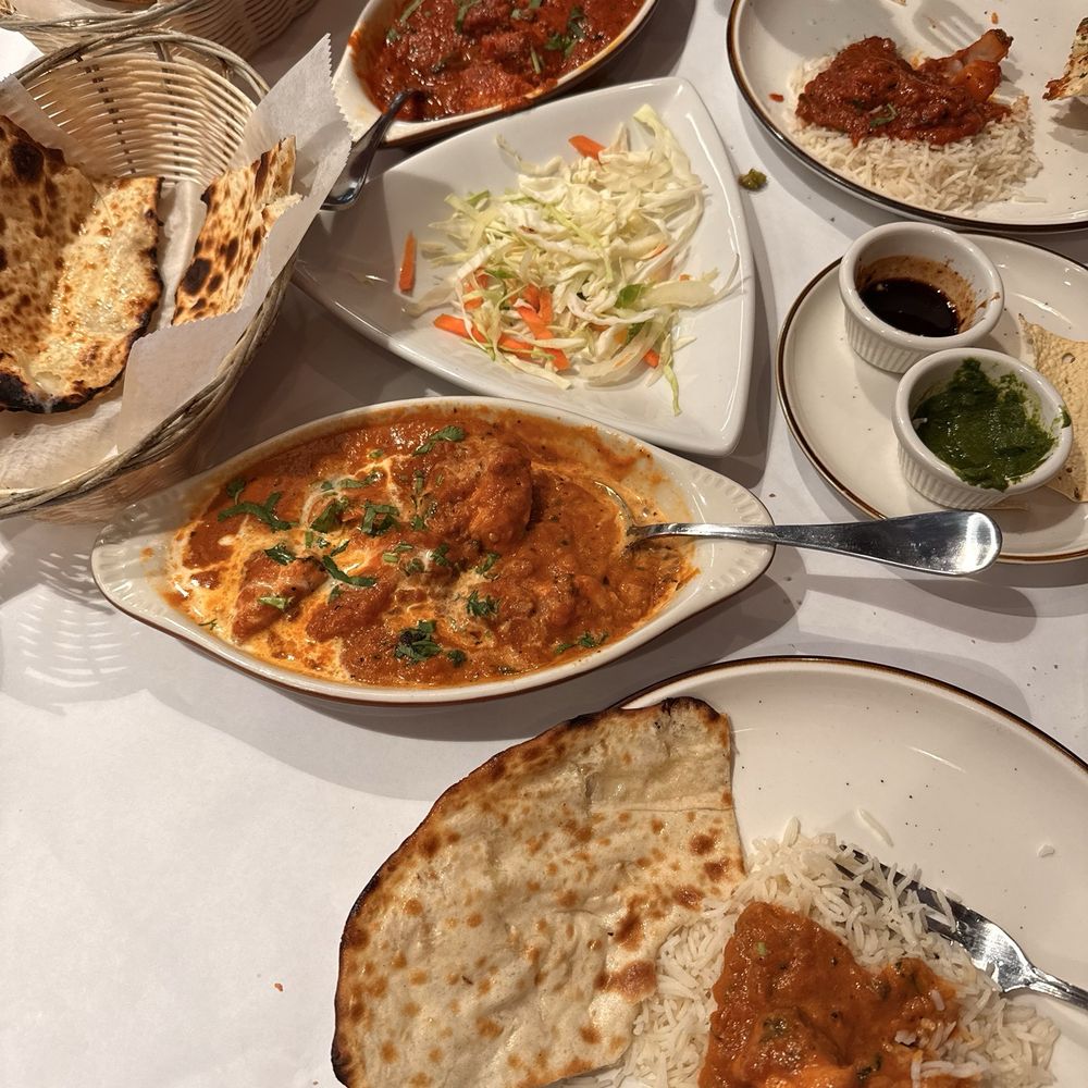 CHICKEN VINDALOO, CHICKEN TIKKA MASALA, Garlic Naan, CHEESE NAAN, Chicken Samosa CHICKEN VINDALOO, CHICKEN TIKKA MASALA, Garlic Naan, CHEESE NAAN, Chicken Samosa