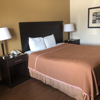 Airway Inn - The room is really nice at a decent price! Truck parking available next door. Staff is really nice and friendly. Breakfast included! - Hotels Near Me - Houston, Texas Airway Inn - The room is really nice at a decent price! Truck parking available next door. Staff is really nice and friendly. Breakfast included! - Hotels Near Me - Houston, Texas