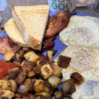 The Friendly Toast - Classic breakfast - Breakfast & Brunch Near Me - Nashua, New Hampshire The Friendly Toast - Classic breakfast - Breakfast & Brunch Near Me - Nashua, New Hampshire