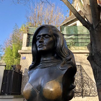 Dalida Statue - Bronze Statue of Singer Dalida (Iolanda Cristina Gigliotti) by Alain Aslan - Landmarks & Historical Buildings Near Me - Paris, 75