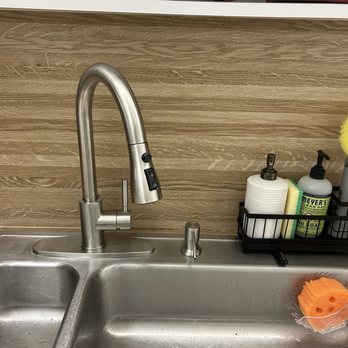 Paradise - After! New faucet installed and valves under sink changed out. Happy like those Scrub Daddies! - Plumbing Near Me - Fort Lauderdale, Florida Paradise - After! New faucet installed and valves under sink changed out. Happy like those Scrub Daddies! - Plumbing Near Me - Fort Lauderdale, Florida