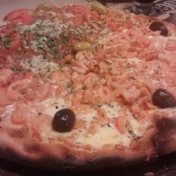 Don Corleone - Pizza mediana mitad Napolitana, mitad una galaxia de camarones!