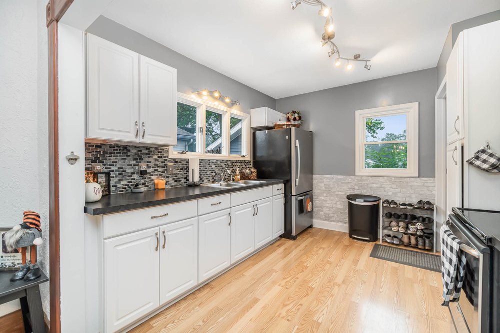 TRACY SAMPSON RE/MAX OF MIDLAND Contact Agent 4900 Eastman Ave