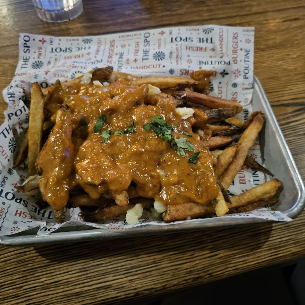 Syracuse Hops Spot - Tikka Masala poutine - American Near Me - Syracuse, New York