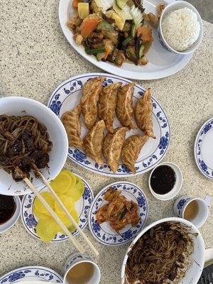 Hsiang Yuen Restaurant by null