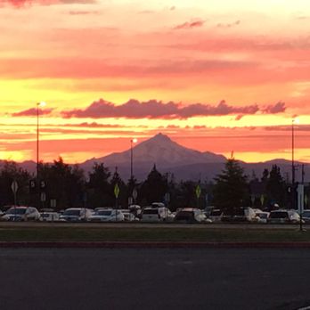 Alaska Airlines - Beautiful sunset - Airlines Near Me - Redmond, Oregon Alaska Airlines - Beautiful sunset - Airlines Near Me - Redmond, Oregon