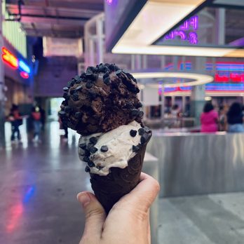Flower & Cream - Dark Chocolate Cone, with chocolate brownie ice cream and Oreos and milk top with chcolate chips. #deathbychocolate - Ice Cream & Frozen Yogurt Near Me - Houston, Texas