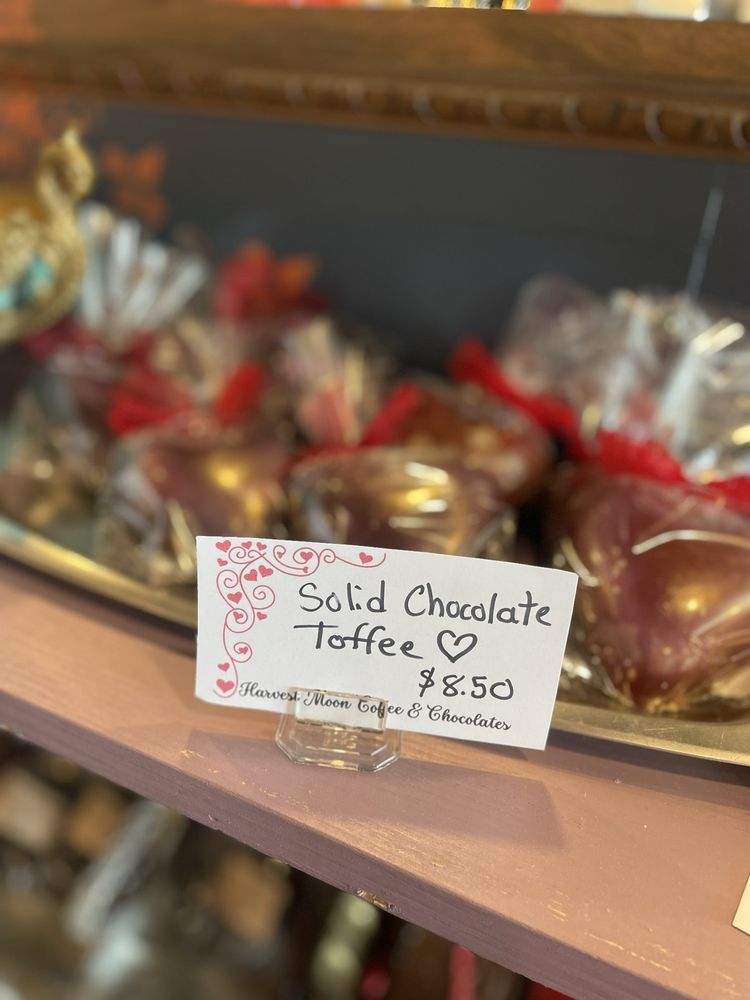 Harvest Moon Coffee & Chocolates Logo