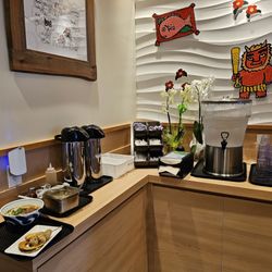 Udon Gama-Dashi Kapahulu - Self-service station: water, dipping sauces, condiments, napkins, utensils, etc