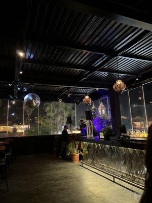 Dalton Gin Bar by null