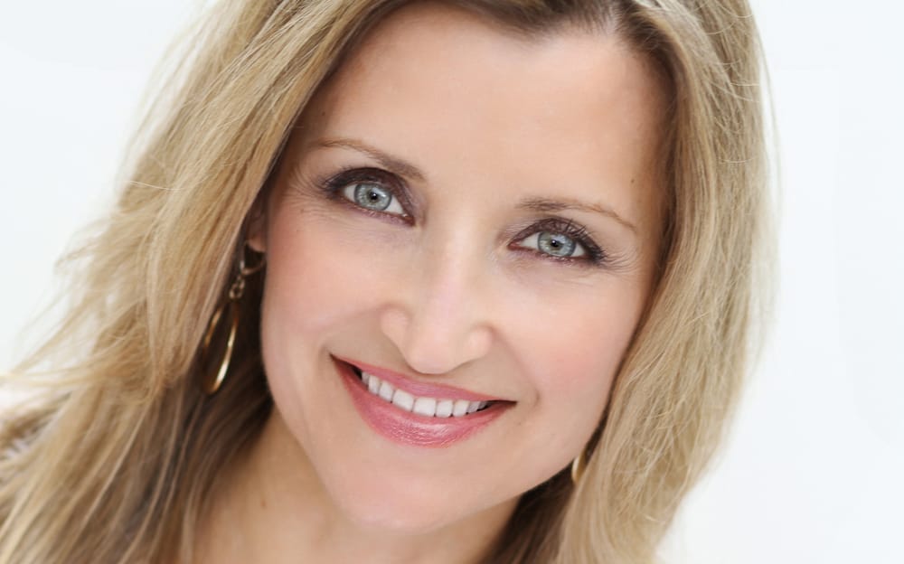 Stacey Rae Makeup Artistry Logo