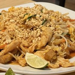 Asian Gourmet & Sushi Bar - Pad Thai Noodles