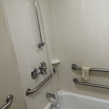 Red Roof Inn - Broken shower handle - Hotels Near Me - Lansing, Illinois Red Roof Inn - Broken shower handle - Hotels Near Me - Lansing, Illinois