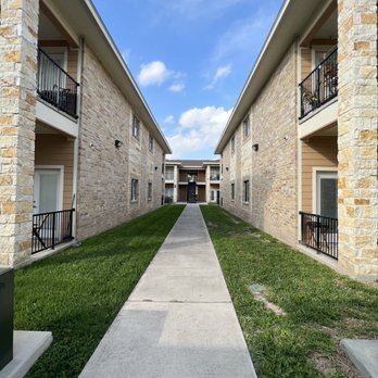 Villa Regale - Apartments Near Me - McAllen, Texas