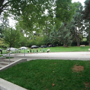 Volunteer Park - Yoga classes in the park. - Parks Near Me - Seattle, Washington