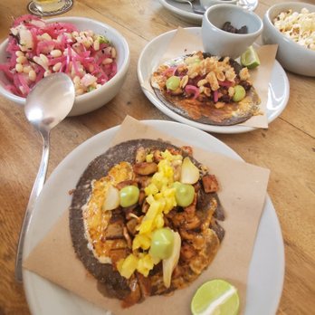 Casa Trapiche - Taco de cachete y taco de pulpo - Beer Bar Near Me - Guadalajara, JAL Casa Trapiche - Taco de cachete y taco de pulpo - Beer Bar Near Me - Guadalajara, JAL