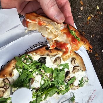 Juliana's - We swapped slices, both pies were equally amazing - Pizza Near Me - Brooklyn, New York