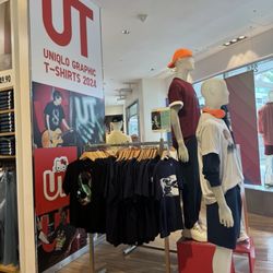 UNIQLO - Inside