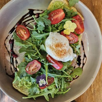 Coche Valley Dessert Cafe - Avo Toast with tomatoes & a poached egg - Desserts Near Me - Seattle, Washington Coche Valley Dessert Cafe - Avo Toast with tomatoes & a poached egg - Desserts Near Me - Seattle, Washington