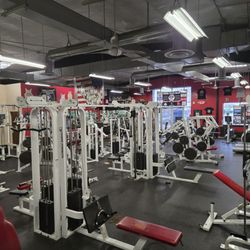 Ironworks 24-7 Fitness - Very clean and alot of toys to play with.