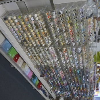 Wolle und Hobby - Für unser großes Angebot an Perlen bieten wir auch eine Vielzahl an Zubehör zur eigenen Schmuckherstellung an. - Fabric Stores Near Me - Kiel, SH