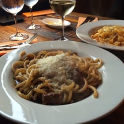 Hangon Makaronitehdas - Pääruoka, talon suosituin pasta lampaasta sekä pehmeästi tulinen kuningaskatkarapupasta
