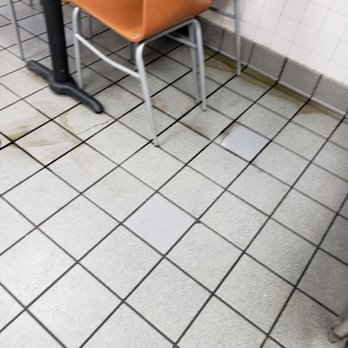 Taco Bell - Soda syrup running all over. Sticky smelly nastiness - Fast Food Near Me - Moulton, Alabama