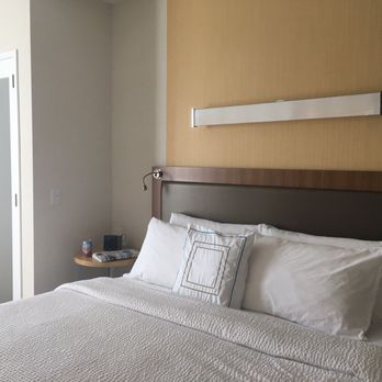 Springhill Suites by Marriott - Comfortable bed - Hotels Near Me - Burbank, California