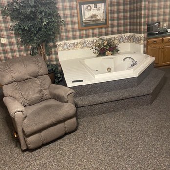 Dutch Host Inn - Hotels Near Me - Sugarcreek, Ohio
