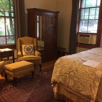 Lang House on Main Street - Hotels Near Me - Burlington, Vermont