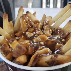 New York Fries - Regular poutine and drink