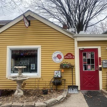 Sara's Tipsy Pies - Storefront - Bakeries Near Me - Stillwater, Minnesota