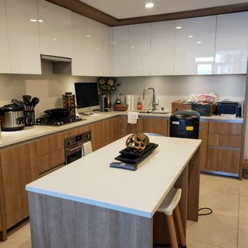 The Uncluttered Home - After photo of completed kitchen. Fully unpacked a 1-bedroom apartment in 9 hours. Ready to entertain! - Home Organization Near Me The Uncluttered Home - After photo of completed kitchen. Fully unpacked a 1-bedroom apartment in 9 hours. Ready to entertain! - Home Organization Near Me