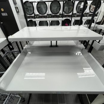 Laundrybee - Table to fold without having to be next to someone else - Laundromat Near Me - Queens, New York Laundrybee - Table to fold without having to be next to someone else - Laundromat Near Me - Queens, New York