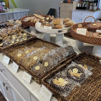 Amor Cafe & Pastry - Bakeries Near Me - Centreville, Virginia