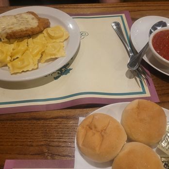 Twin Oaks Restaurant - Italian Near Me - Cranston, Rhode Island Twin Oaks Restaurant - Italian Near Me - Cranston, Rhode Island