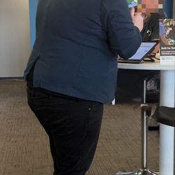 AT&T Store - This is the manager at this location. His name is Robert he's scamming to make sales on Phones. Not to be trusted at all.