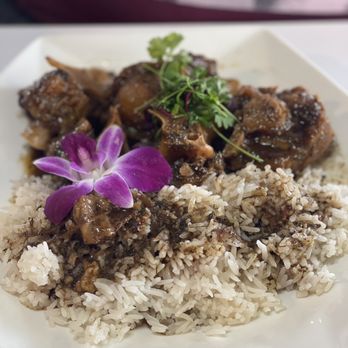 B Spot Nola - Kickin' Oxtails n Grits ( rice instead of grits) - Soul Food Near Me - New Orleans, Louisiana