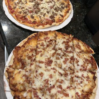 Gianorio's Pizza & Pasta - Extra thin crust sausage and BBQ chicken w/bacon. Frozen pizzas. - Pizza Near Me - Lombard, Illinois Gianorio's Pizza & Pasta - Extra thin crust sausage and BBQ chicken w/bacon. Frozen pizzas. - Pizza Near Me - Lombard, Illinois