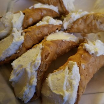 Pellicci's - Holy Cannoli! - Italian Near Me - Stamford, Connecticut