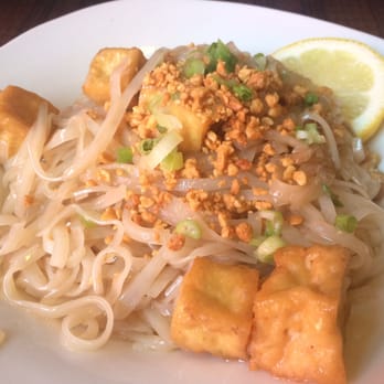 Siam Orchid - Oily sticky and tasteless Pad Thai. - Thai Near Me - Bar Harbor, Maine
