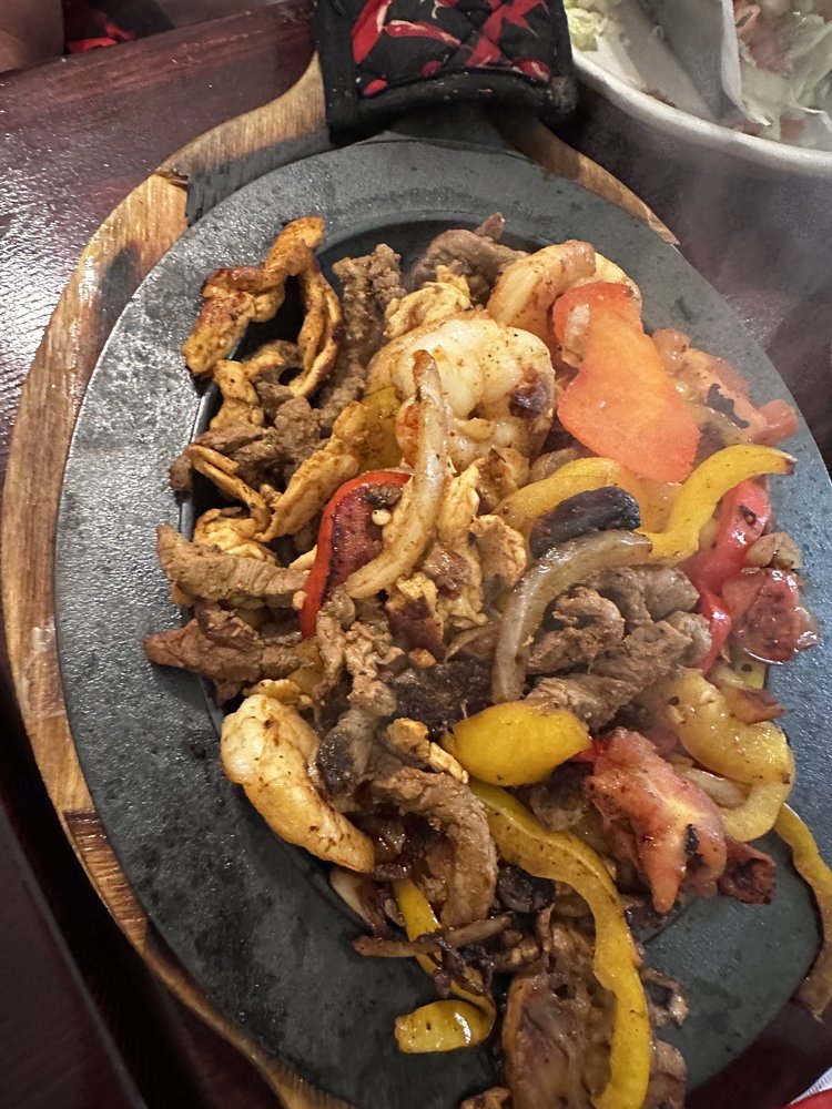 El Manzanillo Mexican Restaurant & Bar
