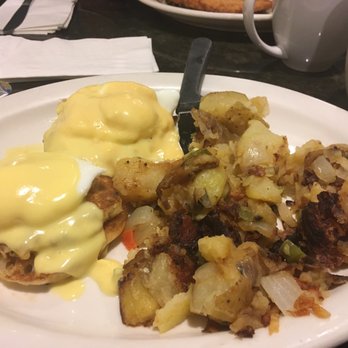 Louise's Pantry - Crab cake eggs Benedict - American Near Me - La Quinta, California Louise's Pantry - Crab cake eggs Benedict - American Near Me - La Quinta, California