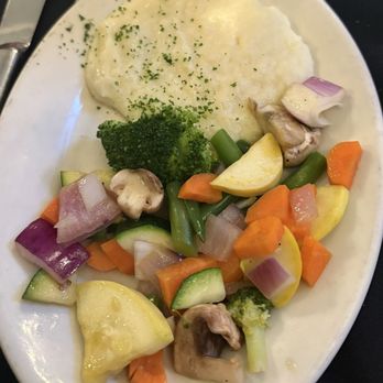 Rey's Restaurant - Garlic Mashed Potatoes and Vegetable Medley - Seafood Near Me - Raleigh, North Carolina