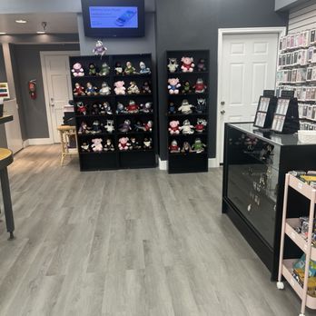 Biggs Park Mall - Sandy's Gifts - Shopping Centers Near Me - Lumberton, North Carolina